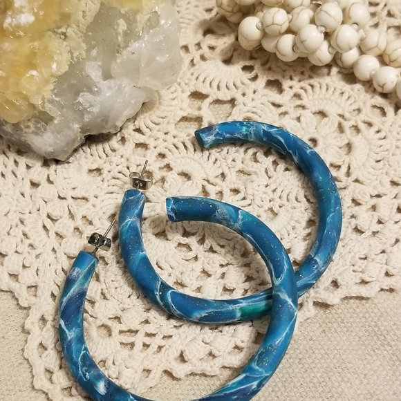 Multicolored hoop earrings - Picture 3 of 4